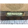 Image 2 : RCA VICTOR WOODEN RADIO