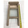 Image 1 : MINIATURE GLASS WASHBOARD 12"X6"