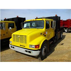 2001 INTERNATIONAL 4900 FLATBED DUMP TRUCK, VIN/SN:1HTSDAAL71H387244 - S/A, CREW CAB, DT466 DIESEL E