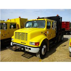 2001 INTERNATIONAL 4900 FLATBED DUMP TRUCK, VIN/SN:1HTSDAAN01H387250 - S/A, CREW CAB, DT466 DIESEL E