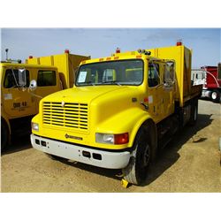 2000 INTERNATIONAL 4900 FLATBED DUMP TRUCK, VIN/SN:1HTSDAAN0YH241926 - S/A, CREW CAB, DT466 DIESEL E