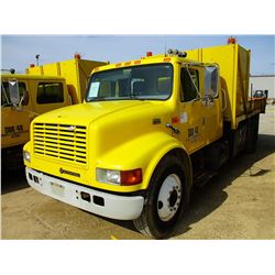2000 INTERNATIONAL 4900 FLATBED DUMP TRUCK, VIN/SN:1HTSDAAN4YH241928 - S/A, CREW CAB, DT466 DIESEL E