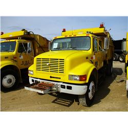 2000 INTERNATIONAL 4900 DUMP, VIN/SN:1HTSDAAR8YH230725 - S/A, CREW CAB DT466E DIESEL ENGINE, 6 SPEED