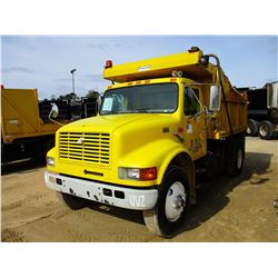 2000 INTERNATIONAL 4900 DUMP, VIN/SN:1HTSDAAR4YH230723 - S/A, CREW CAB, DT466E DIESEL ENGINE, 6 SPEE