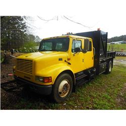 2002 INTERNATIONAL 4900 FLATBED DUMP TRUCK, VIN/SN:1HTSDAAN12H528893 - S/A, CREW CAB, DT466 DIESEL E
