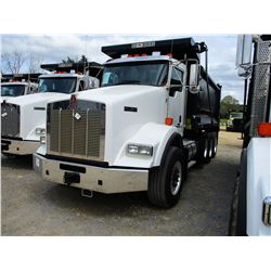 2019 KENWORTH T800 DUMP, VIN/SN:1NKDL40X2KJ211919 - TRI-AXLE, 500 HP CUMMINS ISX15 ENGINE, ALLISON 4
