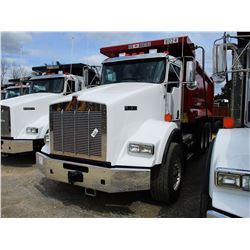 2019 KENWORTH T800 DUMP, VIN/SN:1NKDL40X4KJ217219 - TRI-AXLE, 500 HP CUMMINS ISX15 ENGINE, ALLISON 4