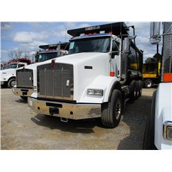 2019 KENWORTH T800 DUMP, VIN/SN:1NKDL40X9KJ223906 - TRI-AXLE, 500 HP CUMMINS ISX15 ENGINE, ALLISON 4