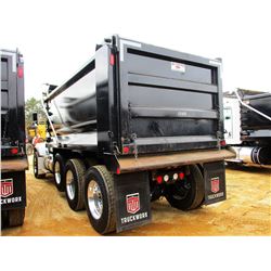 2018 KENWORTH T800 DUMP, VIN/SN:1NKDL40X0JJ213845 - TRI-AXLE, 500 HP CUMMINS ENGINE, ALLISON 4500 RD