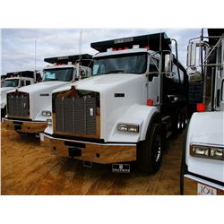 2018 KENWORTH T800 DUMP, VIN/SN:1NKDL40X4JJ213847 - TRI-AXLE, 500 HP CUMMINS ENGINE, ALLISON 4500 RD