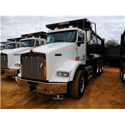 2018 KENWORTH T800 DUMP, VIN/SN:1NKDL40X2JJ213846 - TRI-AXLE, 500 HP CUMMINS ENGINE, ALLISON 4500 RD