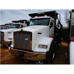 2018 KENWORTH T800 DUMP, VIN/SN:1NKDL40X9JJ213844 - TRI-AXLE, 500 HP CUMMINS ENGINE, ALLISON 4500 RD