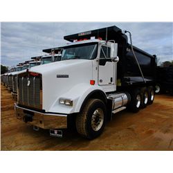 2018 KENWORTH T800 DUMP, VIN/SN:1NKDL40X7JJ213843 - TRI-AXLE, 500 HP CUMMINS ENGINE, ALLISON 4500 RD