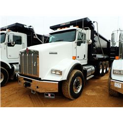 2018 KENWORTH T800 DUMP, VIN/SN:1NKDL40X6JJ213848 - TRI-AXLE, 500 HP CUMMINS ENGINE, ALLISON 4500 RD