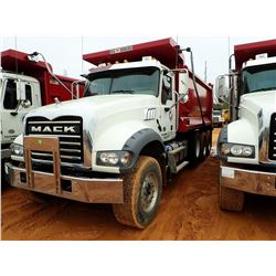 2018 MACK GU713 DUMP, VIN/SN:1M2AX07C6JM041027 - TRI-AXLE, 455 HP MACK MP8 ENGINE, ALLISON 4500 RDS 
