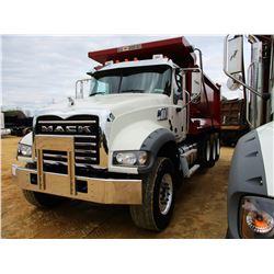 2018 MACK GU713 DUMP, VIN/SN:1M2AX07C8JM041031 - TRI-AXLE, 455 HP MACK MP8 ENGINE, ALLISON 4500 RDS 