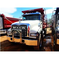 2018 MACK GU713 DUMP, VIN/SN:1M2AX07C0JM041038 - TRI-AXLE, 455 HP MACK MP8 ENGINE, ALLISON 4500 RDS 