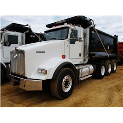 2017 KENWORTH T800 DUMP, VIN/SN:1NKDL40X1HJ141743 - TRI-AXLE, 500 HP CUMMINS ISX15 ENGINE, ALLISON 4