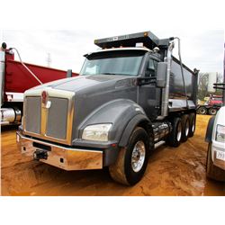 2016 KENWORTH T880 DUMP, VIN/SN:1NKZX4TXXGJ128333 - TRI-AXLE, 450HP CUMMINS DIESEL, 8LL TRANS, 46K R