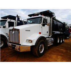 2016 KENWORTH T800 DUMP, VIN/SN:3BKDL40X1GF115592 - TRI-AXLE, 500 HP CUMMINS ISX15 ENGINE, ALLISON 4