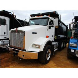 2015 KENWORTH T800 DUMP, VIN/SN:1NKDL40X9FJ429605 - TRI-AXLE, 500 HP CUMMINS ISX15 ENGINE, 8LL TRANS