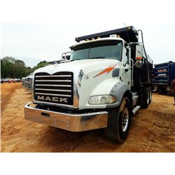 2015 MACK GU813 DUMP, VIN/SN:1M2AX13C7FM028547 - T/A, 405HP MACK MP7 ENGINE, ALLISON 4500RDS A/T, 44
