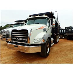 2015 MACK GU813 DUMP, VIN/SN:1M2AX13CXFM028543 - T/A, 405HP MACK MP7 ENGINE, ALLISON 4500RDS A/T, 44