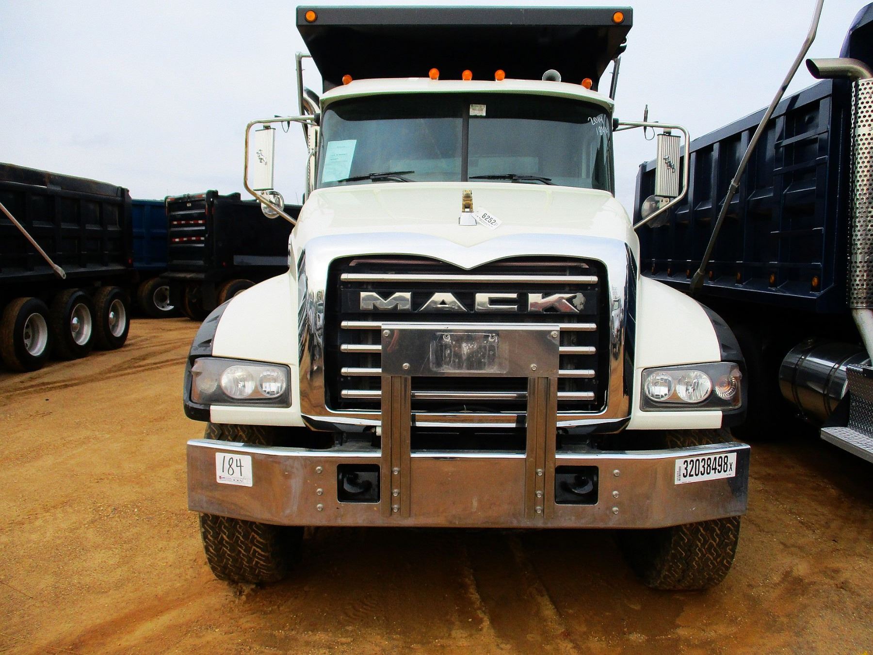2014 MACK GU713 DUMP, VIN/SN:1M2AX09C2EM019030 - 425 HP MACK MP 8 ...