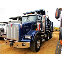 2014 KENWORTH T800 DUMP, VIN/SN:1NKDXPTX3EJ396827 - TRI-AXLE, 375 HP MAX-13 PACECAR ENGINE, 10 SPEED