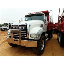 2011 MACK GU713 DUMP, VIN/SN:1M2AX04C4BM008856 - TRI-AXLE, MACK MP7 ENGINE, 10 SPEED TRANS, 44K REAR