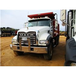 2011 MACK GU713 DUMP, VIN/SN:1M2AX09C2BM009898 - TRI-AXLE, 455HP MP8 MACK ENGINE, MACK T310M 10 SPEE
