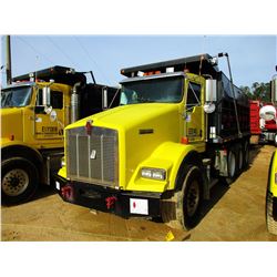 2003 KENWORTH T800 DUMP, VIN/SN:1NKDXBTX63J384798 - TRI-AXLE, 475 HP CAT DIESEL ENGINE, 10 SPEED TRA