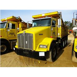 1999 KENWORTH T800 DUMP, VIN/SN:1NKDLB0X7XJ797187 - TRI-AXLE, 475 HP CAT DIESEL ENGINE, 10 SPEED TRA