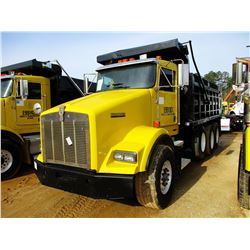 1999 KENWORTH T800 DUMP, VIN/SN:1NKDLB0X8XR815648 - TRI-AXLE, 475 HP CAT DIESEL ENGINE, 10 SPEED TRA