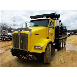 1999 KENWORTH T800 DUMP, VIN/SN:1NKDLB0X8XR815651 - TRI-AXLE, 475 HP CAT DIESEL ENGINE, 10 SPEED TRA