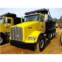 1999 KENWORTH T800 DUMP, VIN/SN:1NKDLB0X7XR815642 - TRI-AXLE, 475 HP CAT DIESEL ENGINE, 10 SPEED TRA