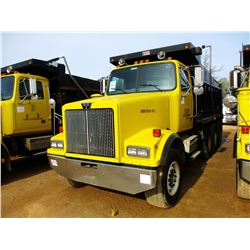 2001 WESTERN STAR 4964FX DUMP, VIN/SN:2WLPCD3J31K970732 - TRI-AXLE, 475 HP CAT C15 DIESEL ENGINE (6N