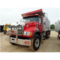 2007 MACK CV713 DUMP, VIN/SN:1M2AG11CX7M046643 - TRI-AXLE, 427 HP MACK DIESEL ENGINE, 10 SPD TRANS, 
