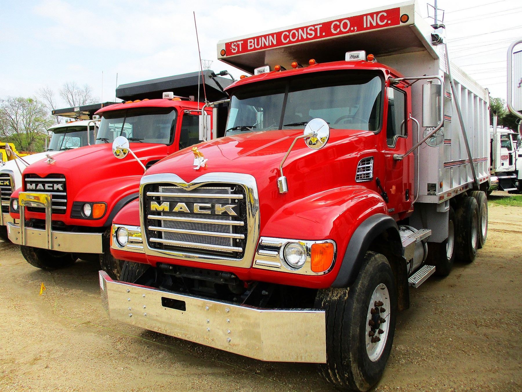 2007 MACK CV713 DUMP, VIN/SN1M2AG11C96M043361 TRIAXLE, 427 HP MACK