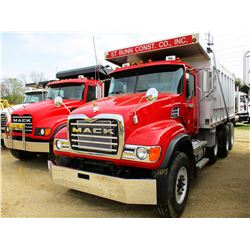 2007 MACK CV713 DUMP, VIN/SN:1M2AG11C96M043361 - TRI-AXLE, 427 HP MACK DIESEL ENGINE, MACK T310 10 S