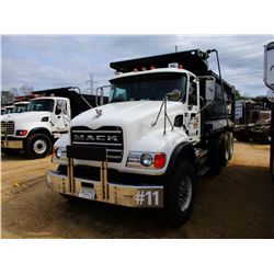 2005 MACK CV713 DUMP, VIN/SN:1M2AG11C65M022868 - TRI-AXLE, AM-350 MACK DIESEL ENGINE, MACK T310M 10 