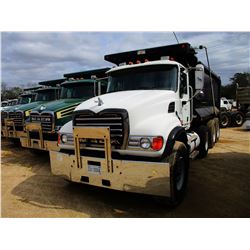 2007 MACK CV713 DUMP, VIN/SN:1M2AG11Y77M052654 - TRI-AXLE, MACK DIESEL ENGINE, 10 SPEED TRANS, 44K R