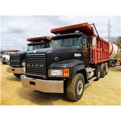 1998 MACK CL713 DUMP, VIN/SN:1M2AD09C1WW007305 - TRI-AXLE, MACK DIESEL ENGINE, 10 SPEED TRANS, 44K R