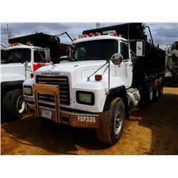 1999 MACK RD688S DUMP TRUCK, VIN/SN:1M2P267C7XM046449 - TRI-AXLE, MACK DIESEL ENGINE, 8LL TRANS, 44K