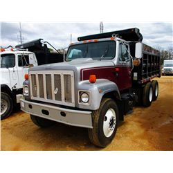 1998 INTERNATIONAL 2574 DUMP, VIN/SN:1HSGGAER6WH563952 - T/A, CUMMINS DIESEL ENGINE, 10 SPEED TRANS,