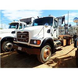 2006 MACK CV713 ROLL OFF TRUCK, VIN/SN:1M2AG11C56M040635 - T/A, MACK DIESEL ENGINE, 8LL TRANS, 44K R