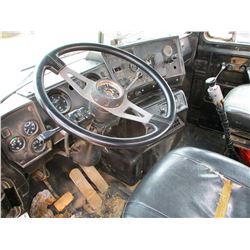 2001 MACK DM690S CONCRETE TRUCK, VIN/SN:1M2B209C81M028120 - T/A, MACK 300HP EM7 DIESEL ENGINE, 5 SPE