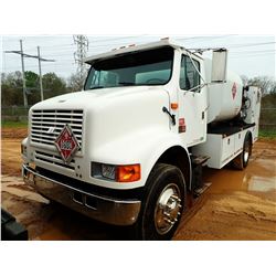 1990 INTERNATIONAL 8100 FUEL & LUBE TRUCK, VIN/SN:1HSHBGDN3LN259087 - IHC DIESEL ENGINE, 9 SPEED TRA