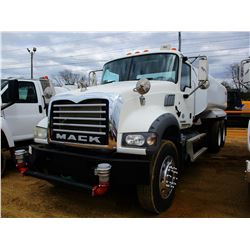 2011 MACK GU713 WATER TRUCK, VIN/SN:1M1AX04Y5BM010552 - T/A, 395HP MP7 DIESEL ENGINE,10 SPEED TRANS,
