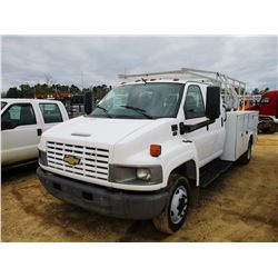 2004 CHEVROLET C4500 SERVICVE TRUCK, VIN/SN:1GBE4E12X4F517840 - CREW CAB, DURAMAX DIESEL ENGINE, A/T